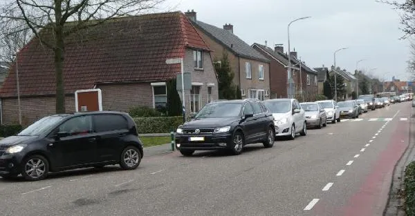 Verkeersinfarct zorgt voor lange files in Hattem Verkeersinfarct zorgt voor lange files in Hattem