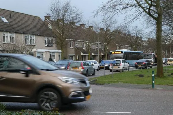 Weer verkeerchaos in Hattem Weer verkeerchaos in Hattem