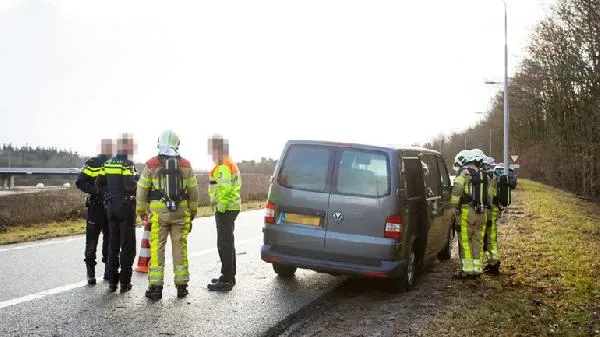 Bestelbus met drugschemicaliën aan de kant gezet op A50 Bestelbus met drugschemicaliën aan de kant gezet op A50