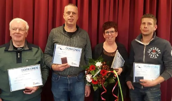 Jubilarissen gehuldigd bij 'Ontwaakt' Jubilarissen gehuldigd bij 'Ontwaakt'