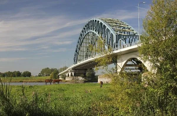 Verlichting Oude IJsselbrug wordt vervangen Verlichting Oude IJsselbrug wordt vervangen