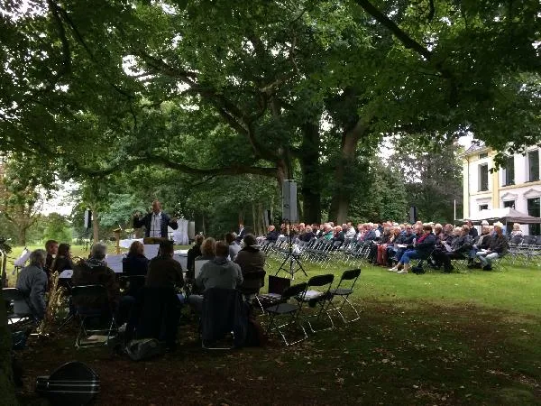 Openluchtdienst op de Hezenberg