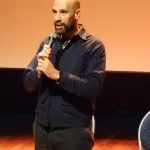 Benali raakt bij symposium Laaggeletterdheid