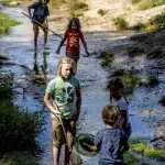 Jubilerende Bekenstichting trakteert kinderen uit Hattem op waterpret