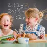 Kinderen basisschool De Vlonder nemen tijd voor ontbijt met burgemeester