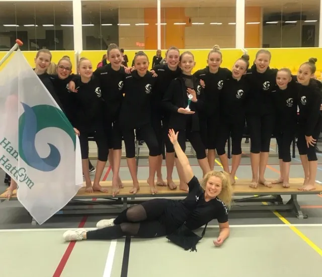 Vier bekers dansers HGH