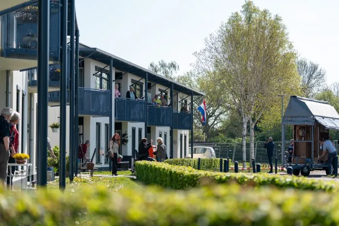 Ouderen Anton Pieck draaiorgel