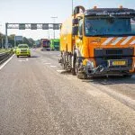A28 bij Hattem bezaaid met grind, wegen slibben dicht