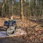 Met je drumstel het bos in
