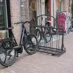 Nieuwe fietsenrekken in het centrum van Hattem