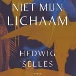 Debuutroman Zwolse dichter Hedwig Selles overhandigd aan wethouder Rots.