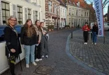 Burgemeester haalt Hattemse stemdebutanten op