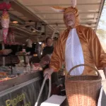 Video: Paashaas en gezellige sfeer op de weekmarkt