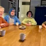 ‘de Gouden Oude’: Nieuwe Hattemers eten ‘suiker met oliebollen’