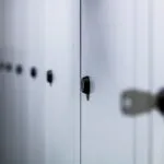 Moderne kleedkamerontwerpen in de sportschool: stijl en functionaliteit in balans
