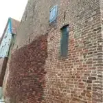 Oude muur zorgvuldig vernieuwd (?)