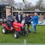Nieuwe trekker voor nieuw kunstgrasveld vv Hattem