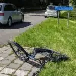 Automobilist rijdt fietser aan op Bijleveldsingel