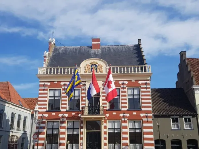 Bevrijding van Hattem vlaggen stadhuis