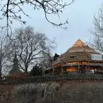 Verkentoren verlicht mee in donkere maand