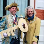 Burgemeester gaat voor herbenoeming – ‘Ik heb het heel erg naar mijn zin!’