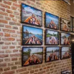 Expositie fotograaf Engbers met zwoegende roeiende Hattemers