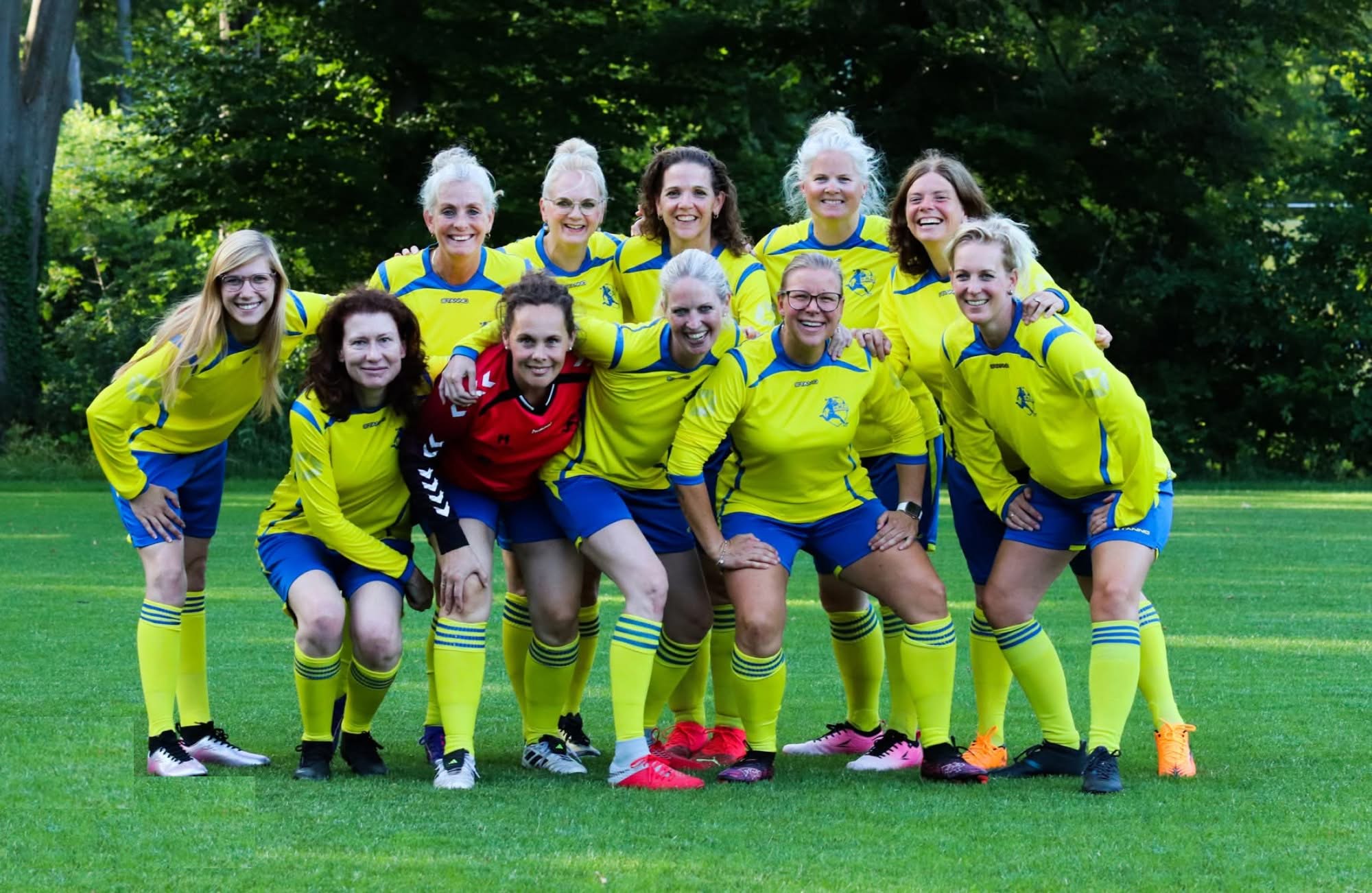 Damesvoetbal HMC Dames 35+ start